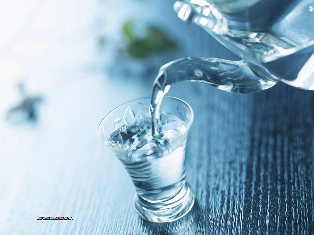 Một số thói quen không tốt khi uống nước 