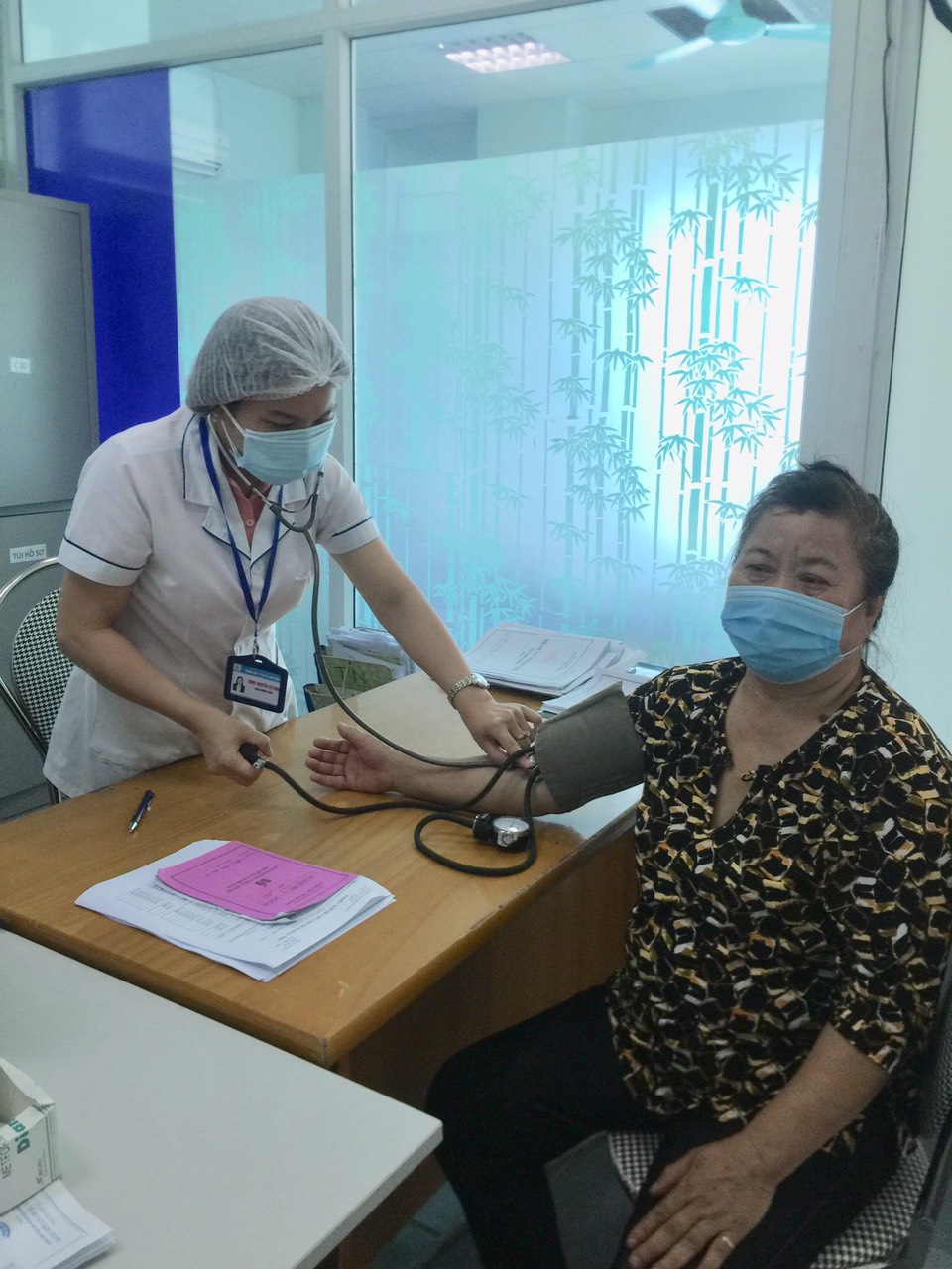 Khám bệnh và cấp phát thuốc miễn phí cho người cao tuổi huyện Kim Thành