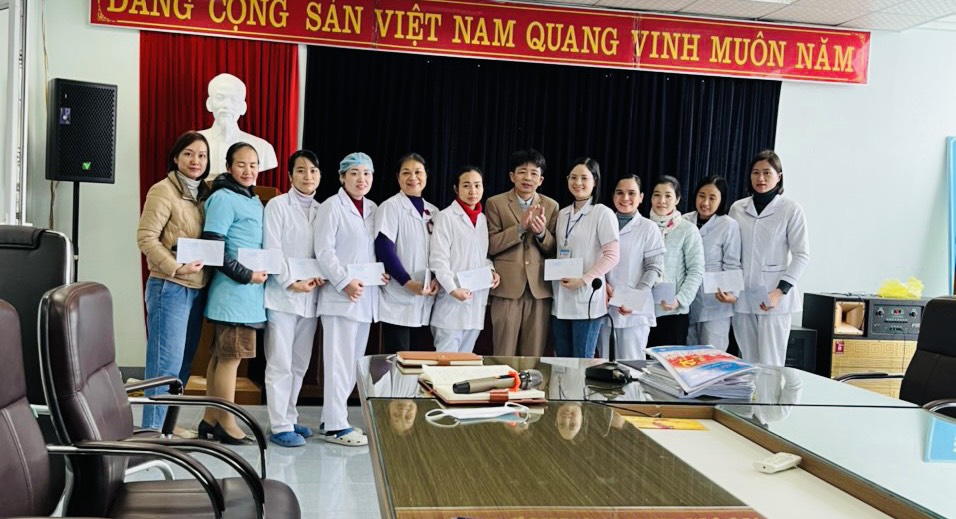 Công đoàn ngành y tế Hải Dương, Trung tâm Y tế huyện Kim Thành thăm và tặng quà cho nhân viên y tế có hoàn cảnh khó khăn