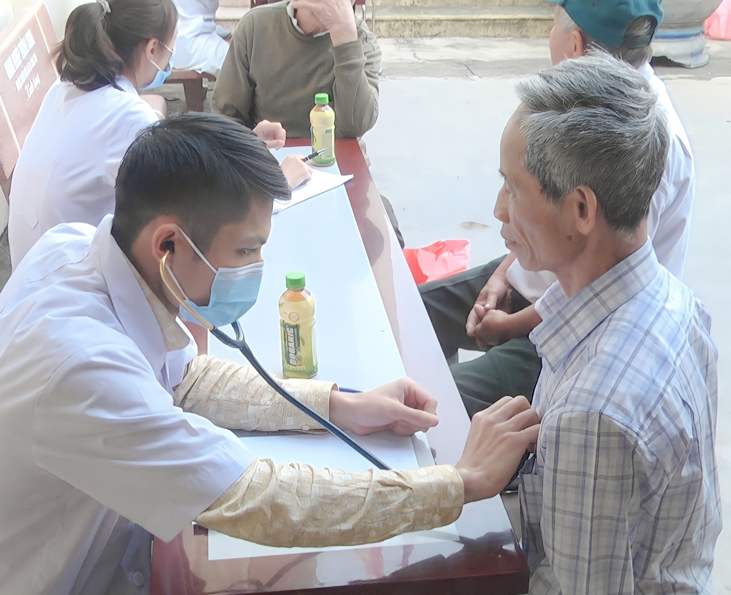 Kim Thành: hơn 100 người được khám và cấp thuốc miễn phí