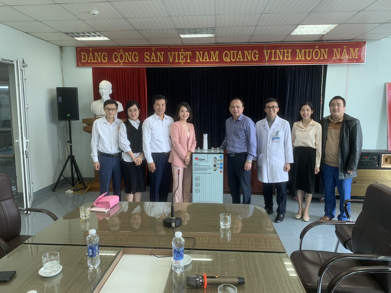Viện nghiên cứu Năng lượng và Y học tái tạo trao tặng máy lọc nước tại TTYT huyện Kim Thành