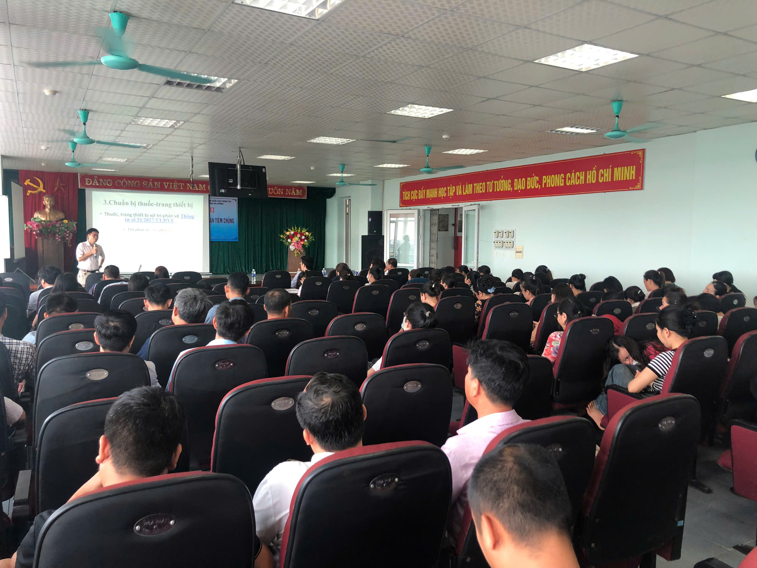 Kim Thành: Tổ chức tập huấn và thực hành an toàn tiêm chủng.