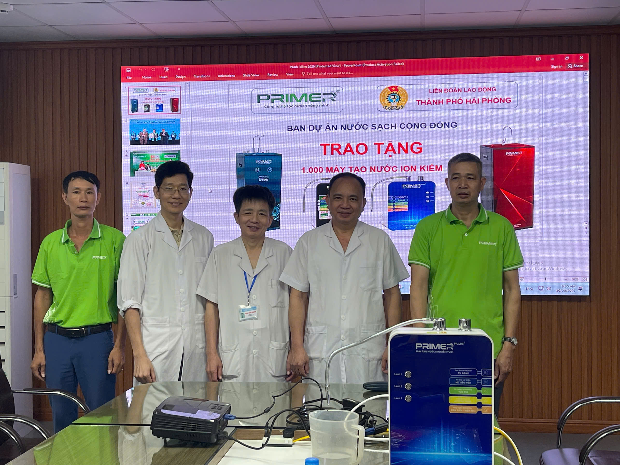Ban dự án nước sạch cộng đồng Công ty tập đoàn Primer trao tặng Trung tâm Y tế Kim Thành 01 máy tạo nước ion kiềm